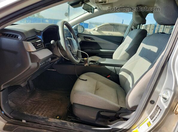 4T1DAACKXSU070484 2025 TOYOTA CAMRY Silver Widok wnętrza z przodu