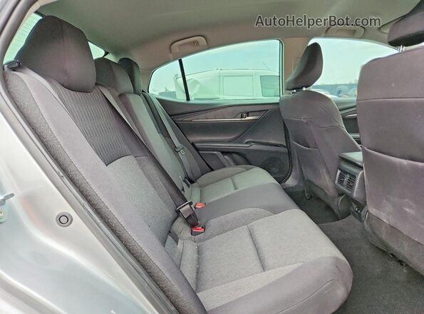 4T1DAACKXSU096888 2025 TOYOTA CAMRY Silver Widok tylnych siedzeń