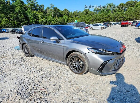 4T1DAACKXSU588255 2025 TOYOTA CAMRY Silver Delantero derecho