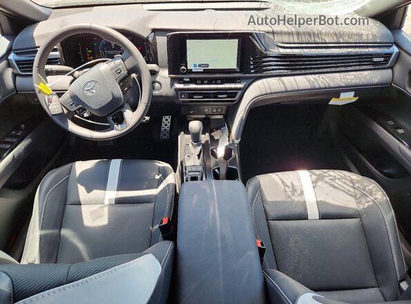 4T1DAACKXTU683044 2026 TOYOTA CAMRY Silver წინა პანელის ხედი