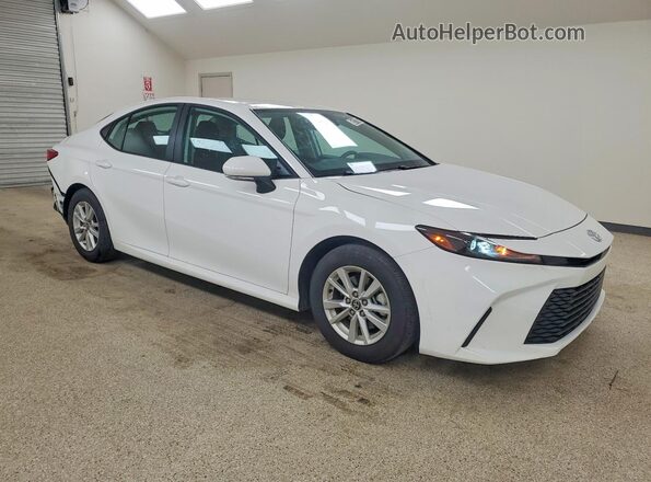 4T1DAACKXTU702837 2026 TOYOTA CAMRY White Przód prawy