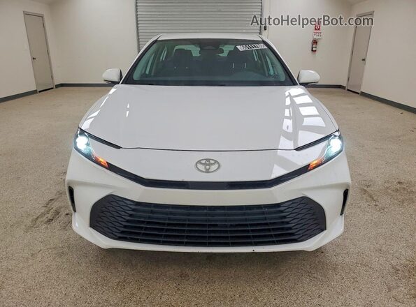 4T1DAACKXTU702837 2026 TOYOTA CAMRY White Widok z przodu