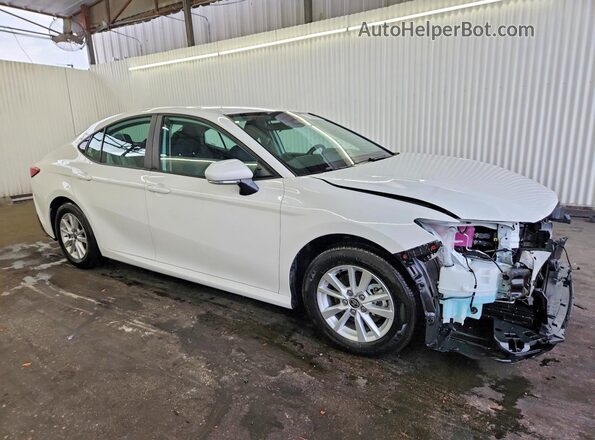 4T1DAACKXTU711425 2026 TOYOTA CAMRY White Front right