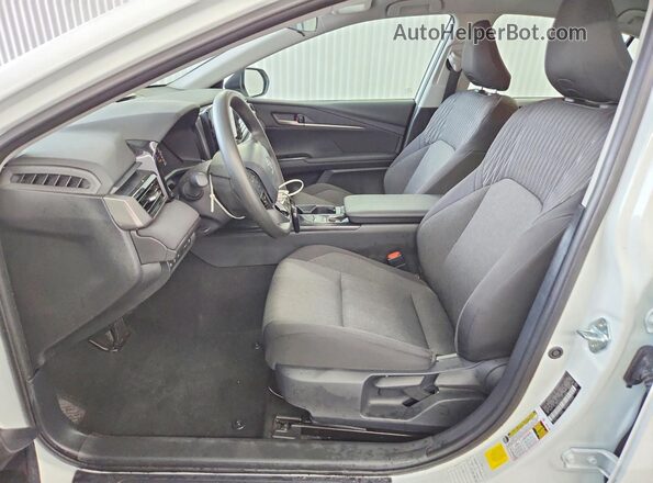 4T1DAACKXTU711425 2026 TOYOTA CAMRY White Front interior view