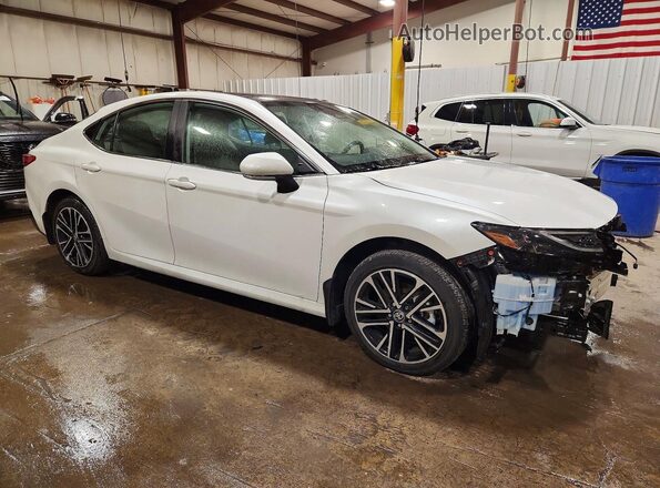 4T1DBADK0SU531641 2025 TOYOTA CAMRY Белый Передняя правая четверть