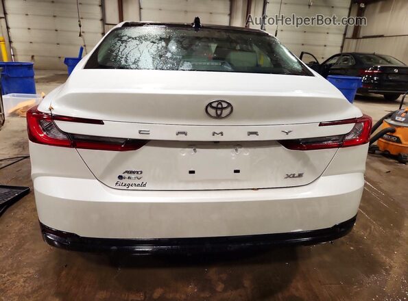 4T1DBADK0SU531641 2025 TOYOTA CAMRY Белый Вид сзади