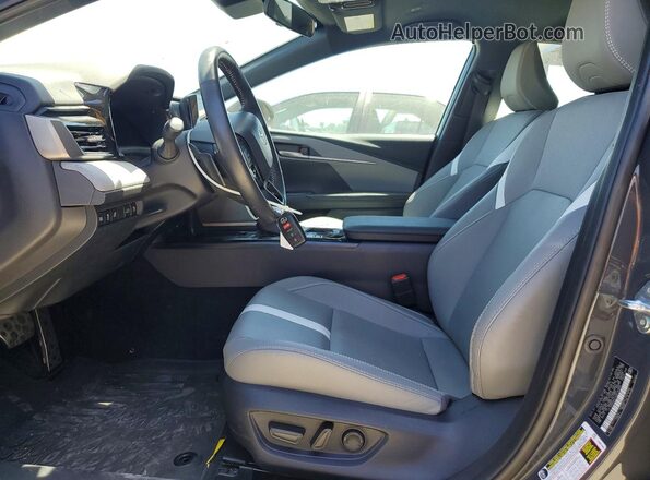4T1DBADK2SU016995 2025 TOYOTA CAMRY Gray Вид салону спереду