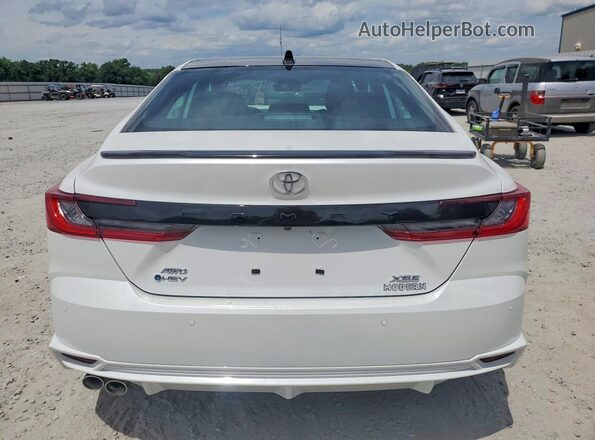 4T1DBADK2TU563265 2026 TOYOTA CAMRY White Widok z tyłu