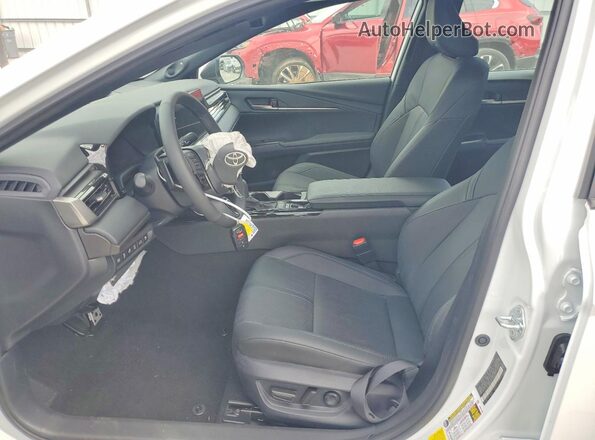 4T1DBADK2TU563265 2026 TOYOTA CAMRY White Widok wnętrza z przodu