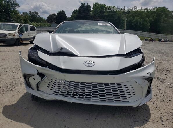 4T1DBADK2TU563265 2026 TOYOTA CAMRY White Widok z przodu