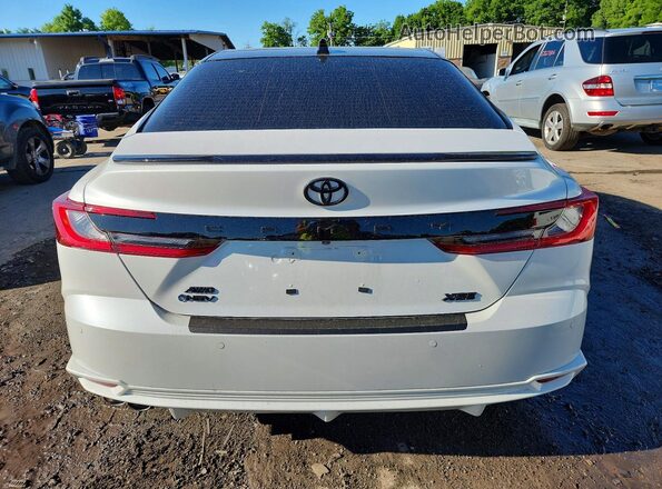 4T1DBADK4TU051880 2026 TOYOTA CAMRY White Вид ззаду