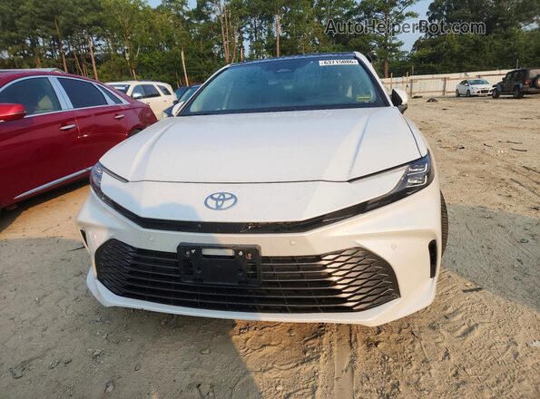4T1DBADK4TU547956 2026 TOYOTA CAMRY White Widok z przodu