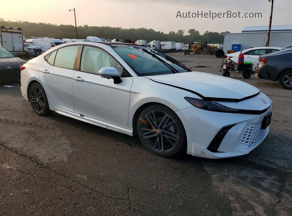 4T1DBADK5SU026999 2025 TOYOTA CAMRY White Przód prawy
