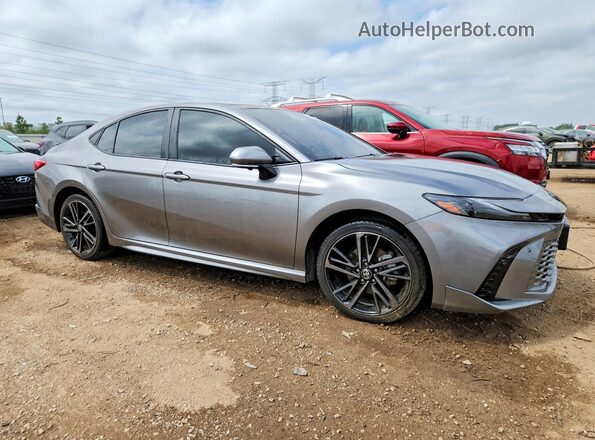 4T1DBADK8SU503084 2025 TOYOTA CAMRY Silver Przód prawy
