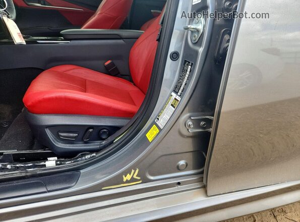 4T1DBADK8SU503084 2025 TOYOTA CAMRY Silver Widok komory silnika