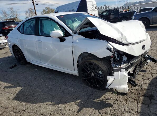 4T1DBADK8TU046424 2026 TOYOTA CAMRY White Delantero derecho
