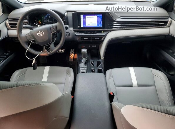 4T1DBADKXSU502082 2025 TOYOTA CAMRY Teal Առջևի վահանակի տեսք