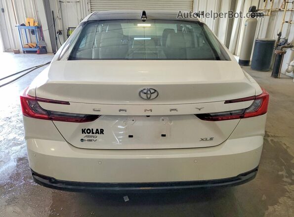 4T1DBADKXTU560078 2026 TOYOTA CAMRY White უკანა ხედი