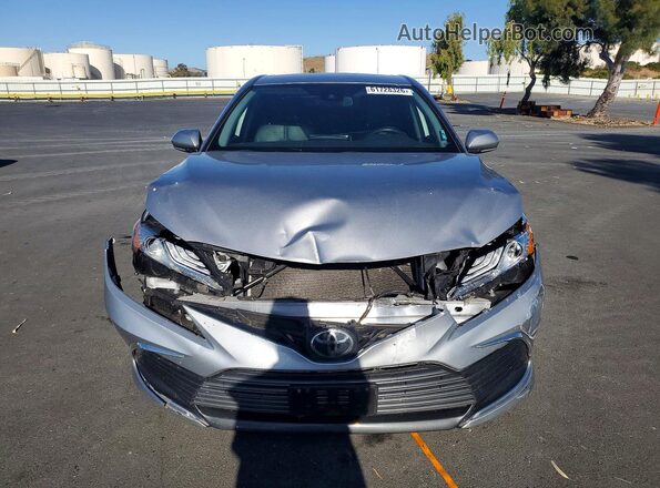 4T1F11AK3RU845875 2024 TOYOTA CAMRY Silver Widok z przodu