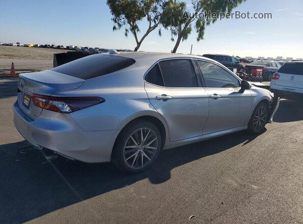 4T1F11AK3RU845875 2024 TOYOTA CAMRY Silver Tył prawy