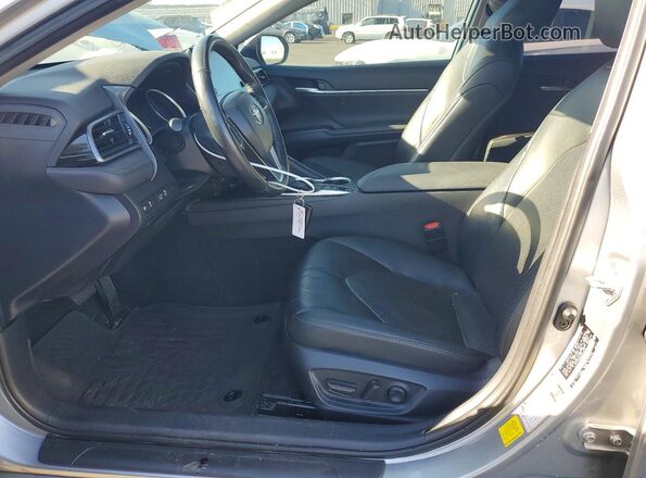 4T1F11AK3RU845875 2024 TOYOTA CAMRY Silver Widok wnętrza z przodu