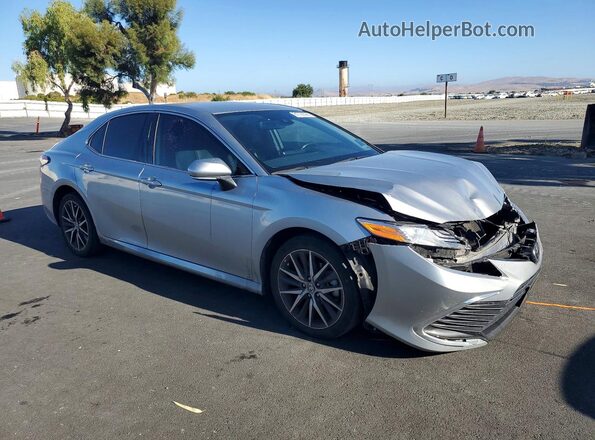 4T1F11AK3RU845875 2024 TOYOTA CAMRY Silver Przód prawy