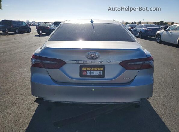 4T1F11AK3RU845875 2024 TOYOTA CAMRY Silver Widok z tyłu