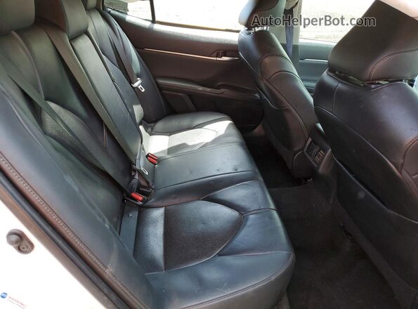 4T1F11AK9MU514629 2021 TOYOTA CAMRY White Widok tylnych siedzeń