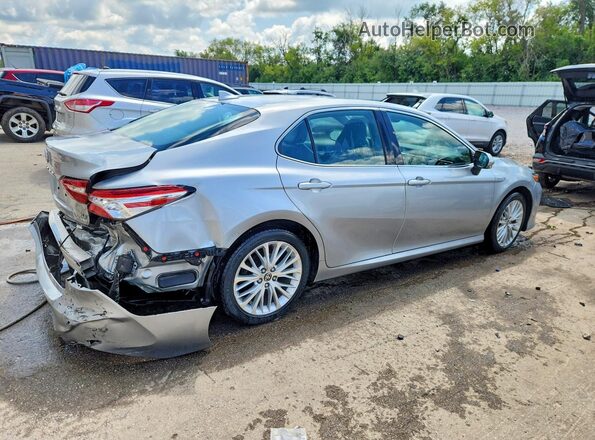4T1F31AK7LU019404 2020 TOYOTA CAMRY Silver Trasero derecho