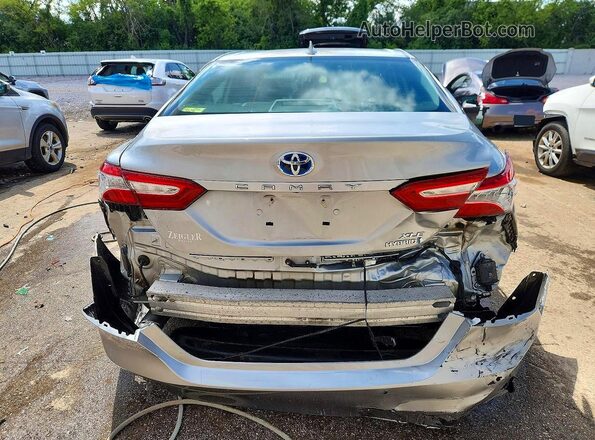 4T1F31AK7LU019404 2020 TOYOTA CAMRY Silver Vista trasera