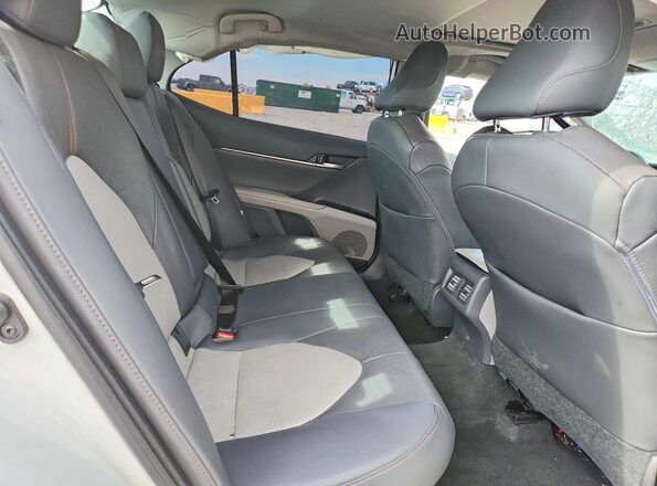4T1F31AK8LU016897 2020 TOYOTA CAMRY White Widok tylnych siedzeń