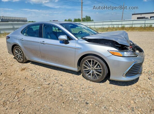 4T1F31AKXMU559329 2021 TOYOTA CAMRY Silver Przód prawy
