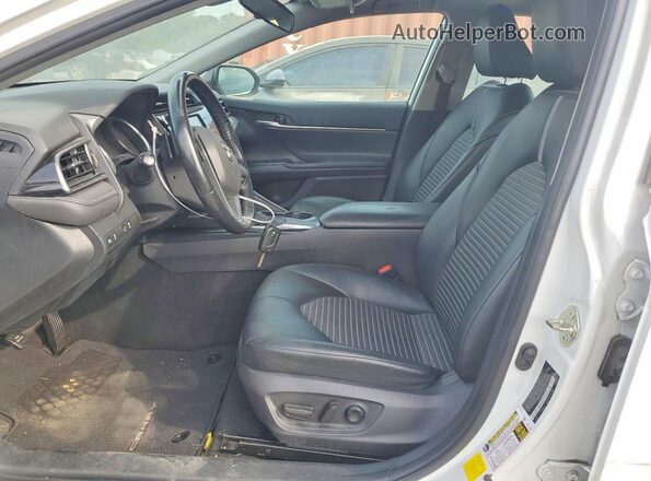 4T1G11AK1LU890342 2020 TOYOTA CAMRY Белый Вид салона спереди