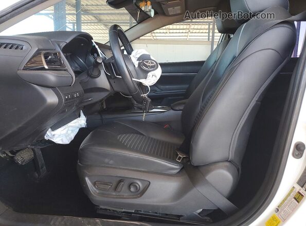 4T1G11AK1MU458562 2021 TOYOTA CAMRY White წინა სალონის ხედი