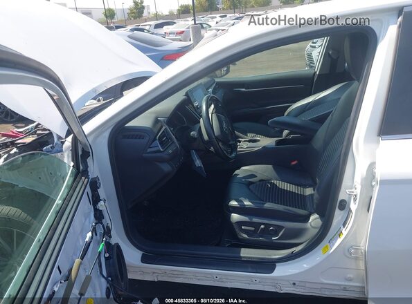 4T1G11AK3MU427779 2021 TOYOTA CAMRY Белый Вид салона спереди