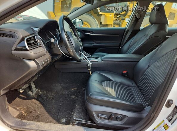 4T1G11AK3MU533701 2021 TOYOTA CAMRY White Vista interior delantera