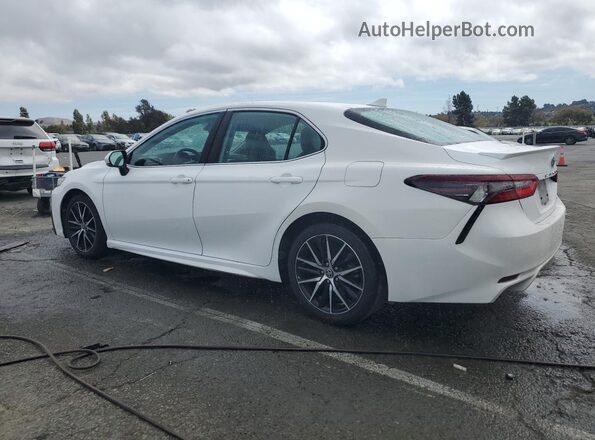 4T1G11AK3NU028047 2022 TOYOTA CAMRY White 
