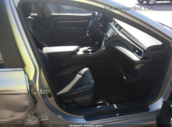 4T1G11AK4LU364285 2020 TOYOTA CAMRY Silver Widok wnętrza z przodu