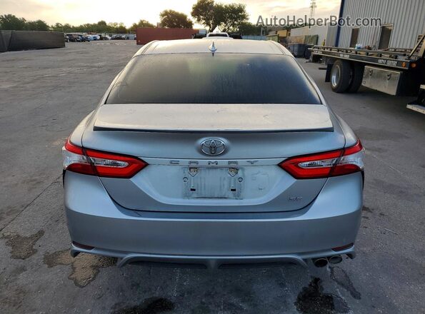 4T1G11AK4LU956737 2020 TOYOTA CAMRY Серебряный Вид сзади