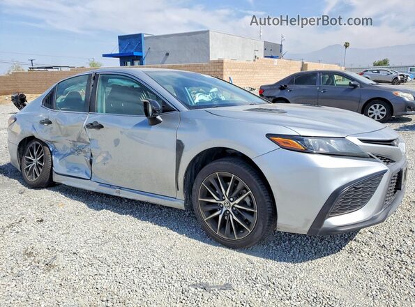 4T1G11AK4MU558025 2021 TOYOTA CAMRY Gray Front right
