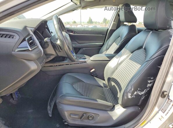 4T1G11AK4MU558025 2021 TOYOTA CAMRY Gray Front interior view