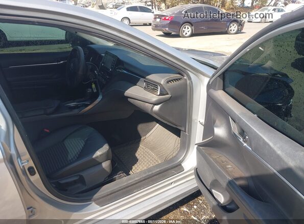 4T1G11AK6MU444849 2021 TOYOTA CAMRY Silver Սալոնի դիմացի տեսք