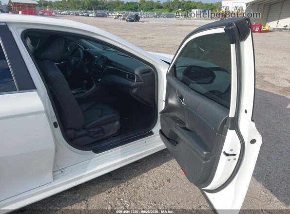 4T1G11AK6MU531375 2021 TOYOTA CAMRY White Вид салону спереду