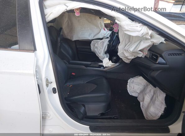 4T1G11AK7LU302427 2020 TOYOTA CAMRY Белый Вид салона спереди