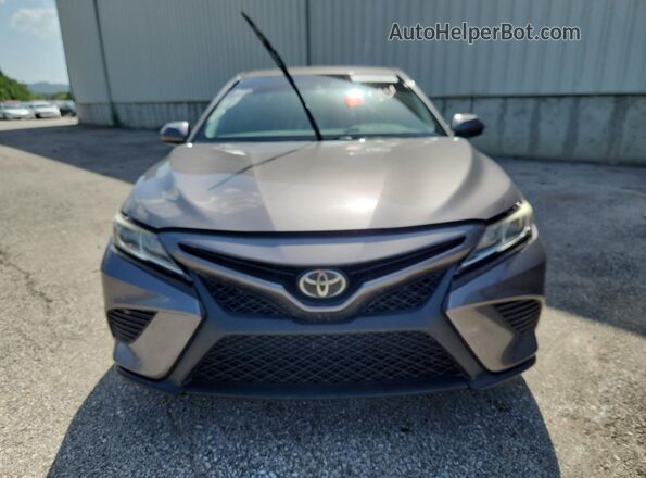 4T1G11AK8LU884103 2020 TOYOTA CAMRY Gray Widok naklejki z numerem VIN