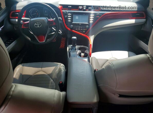 4T1G11AK9LU911082 2020 TOYOTA CAMRY Silver Առջևի վահանակի տեսք