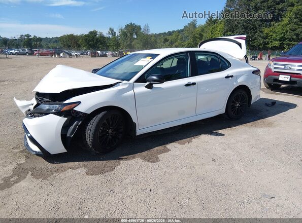 4T1G11AKXMU402863 2021 TOYOTA CAMRY White წინა მარცხენა ხედი სამი მეოთხედიდან