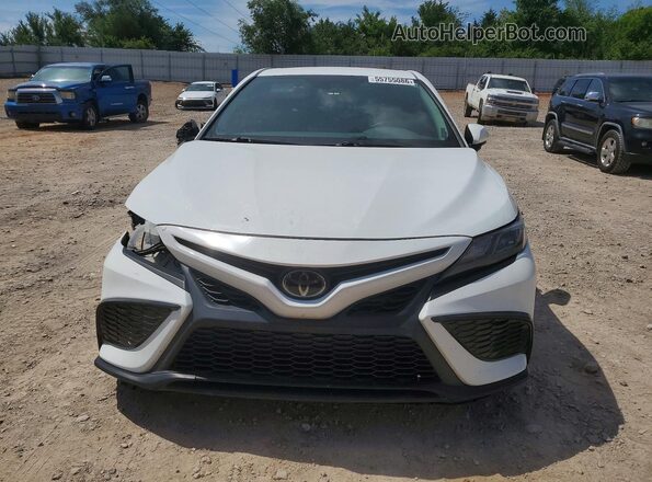 4T1G11BK3NU069972 2022 TOYOTA CAMRY White Widok z przodu