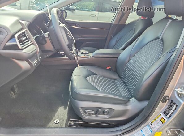 4T1G11BK5NU055832 2022 TOYOTA CAMRY Silver Vista interior delantera