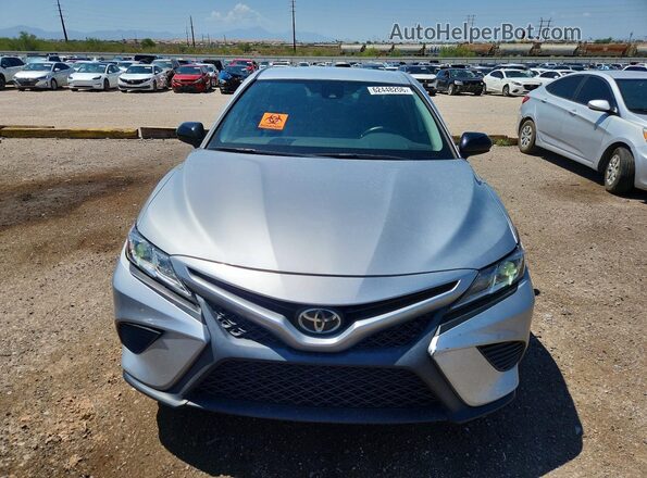 4T1G11BK9LU008364 2020 TOYOTA CAMRY Silver Դիմացի տեսք